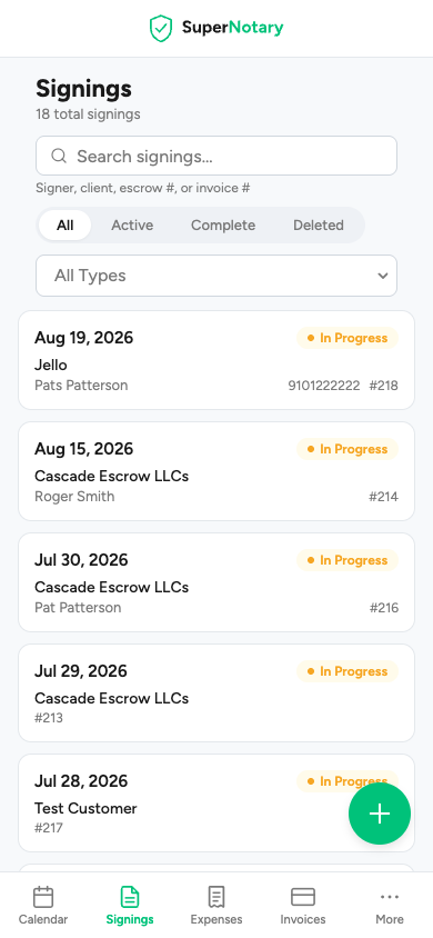 The signings list on a phone: each signing as a card with its date, customer, signer and a status badge.